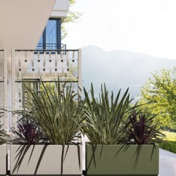 Fioriera con spalliera in plastica per esterno 80x36x140 h cm