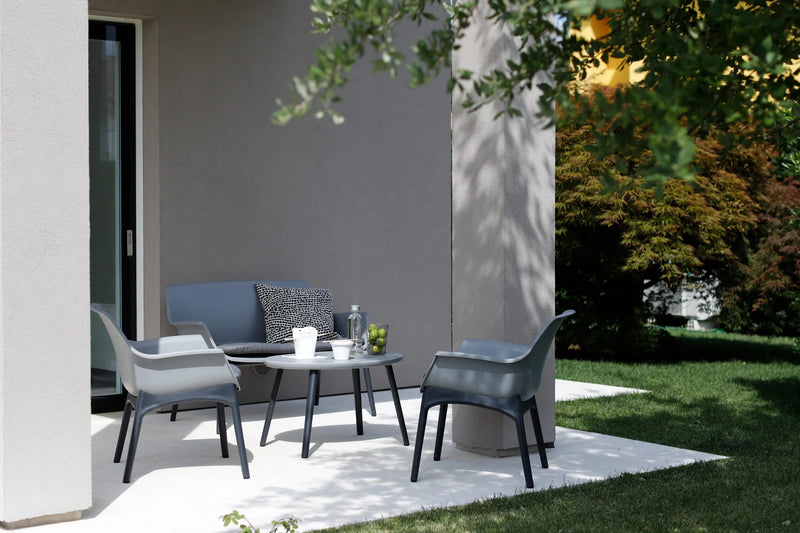 Salotto da giardino con divano, poltrone e tavolino per terrazzo