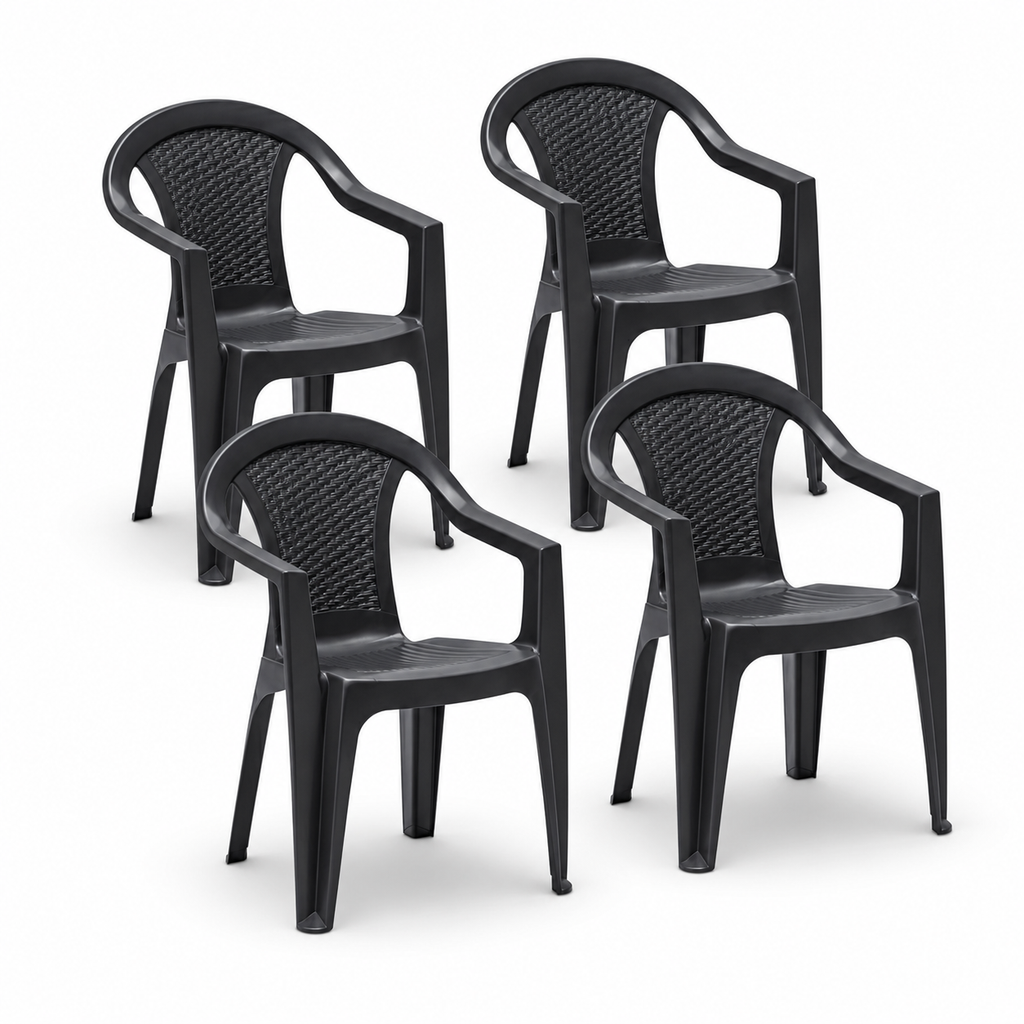 Set da 4 sedie Tressy Rattan nere con braccioli su sfondo bianco.